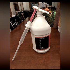 New Matrix mega sleek total results conditioner 1 GALLON with pump